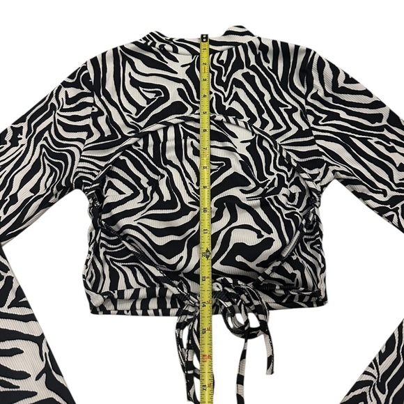 Open Back Black and White Zebra Print Long Sleeve Ribbed Crop Top Small - Picture 8 of 8